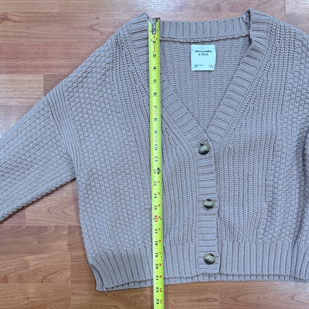 Abercrombie & Fitch Cameron Taupe Cropped Chunky V-Neck Cardigan - Picture 6 of 8